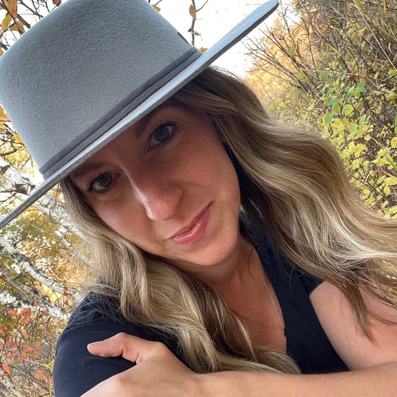 Meet your Posher, Kelsey - Picture 1 of 1